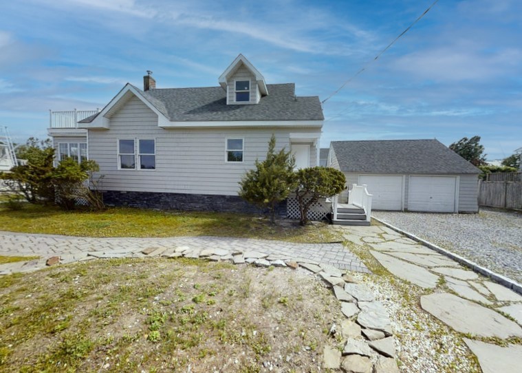 Just Listed! 8 Bayview Place, Center Moriches