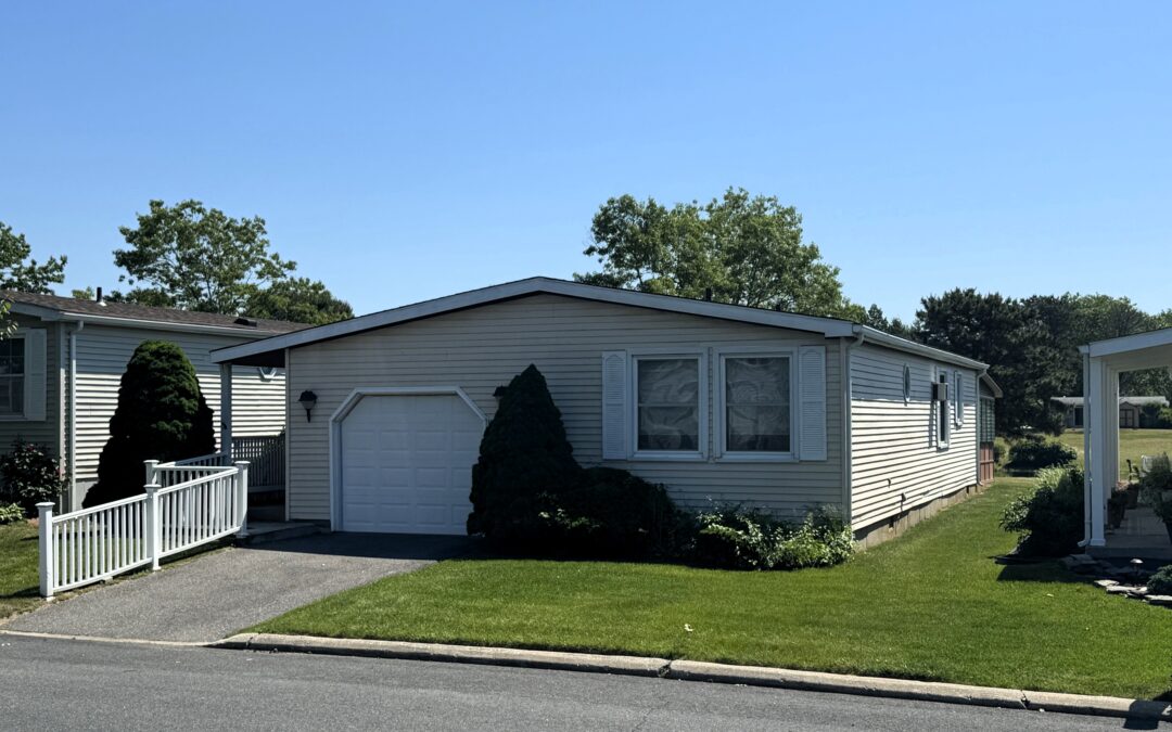 Just Listed! 74 Village Circle West, Manorville