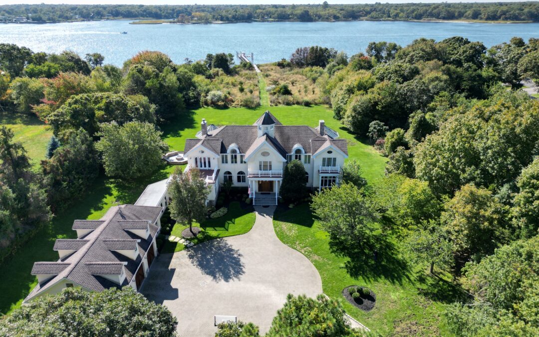 22 Old Neck Road S, Center Moriches