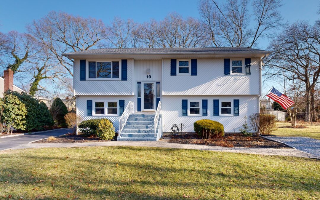 Open House! 19 Holiday Boulevard, Center Moriches