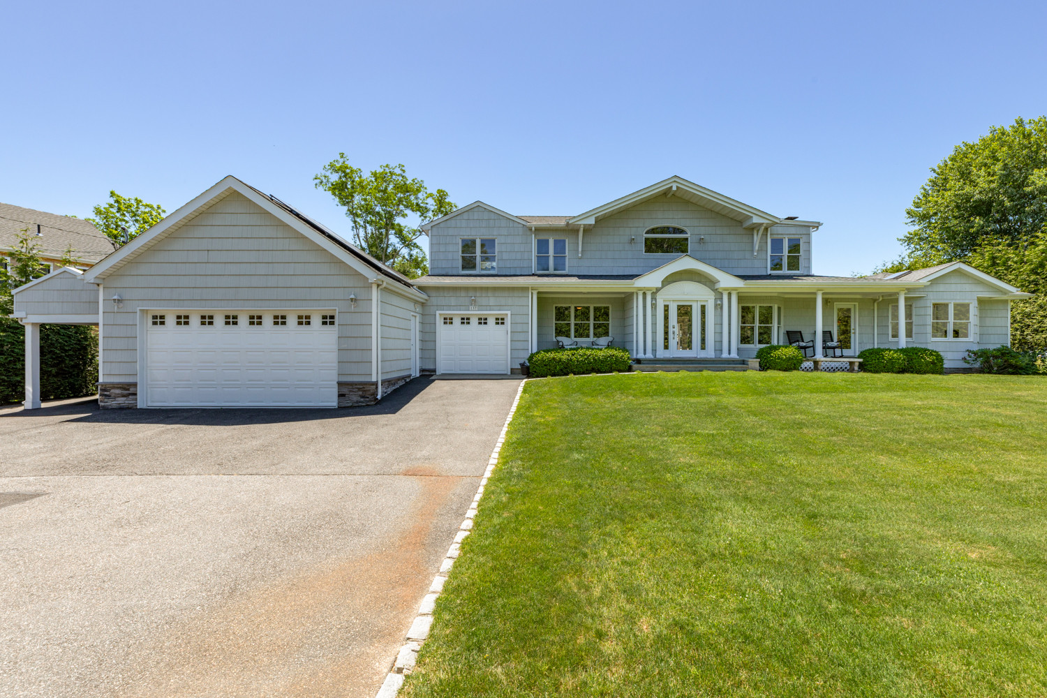 137 South Rd - 5 car garage