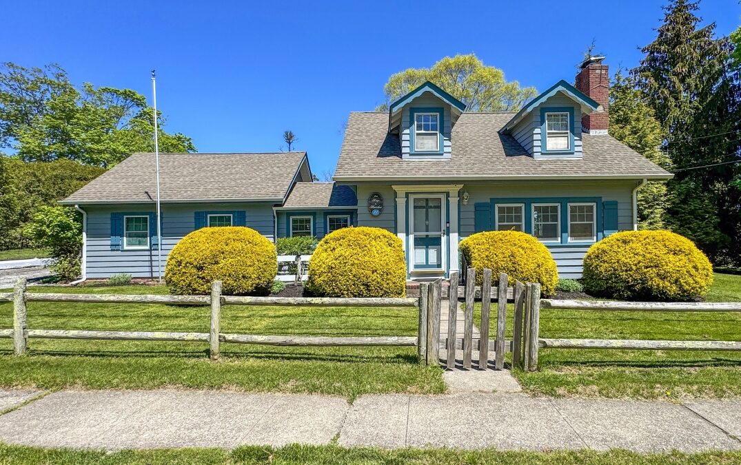 21 Maple Avenue, East Moriches