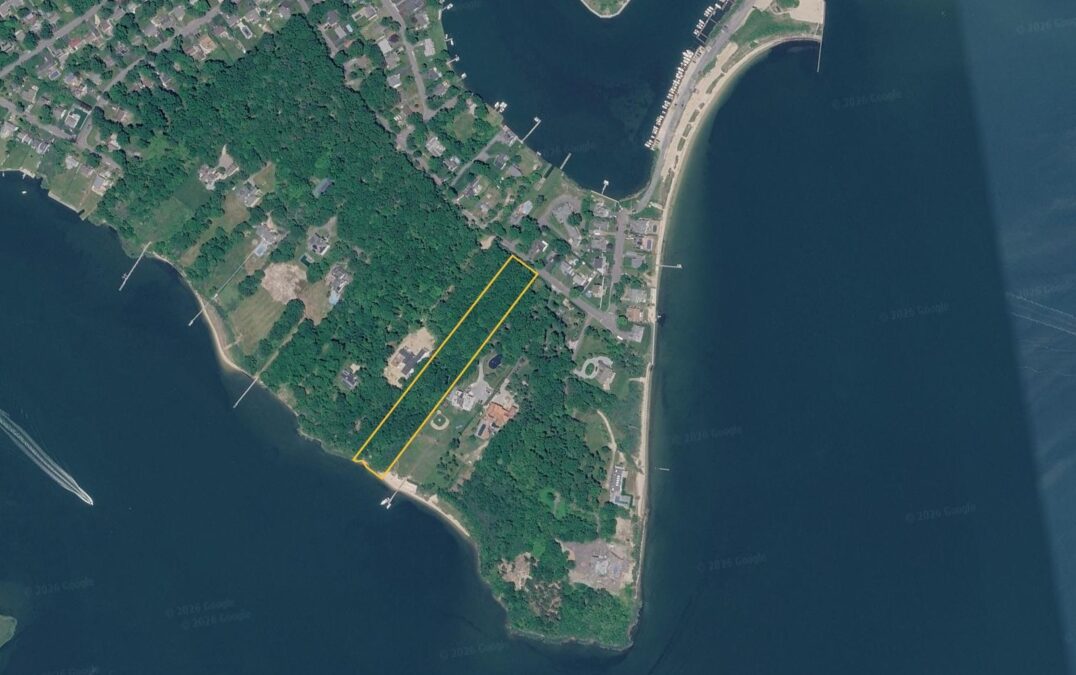 38 Old Neck Road S, Center Moriches
