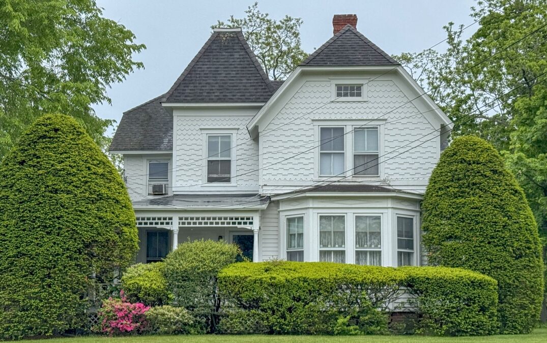 454 Main Street, Center Moriches