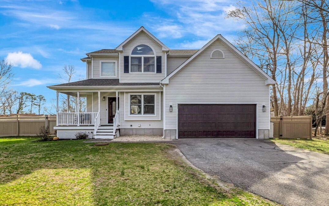 503 Weeks Avenue, Manorville